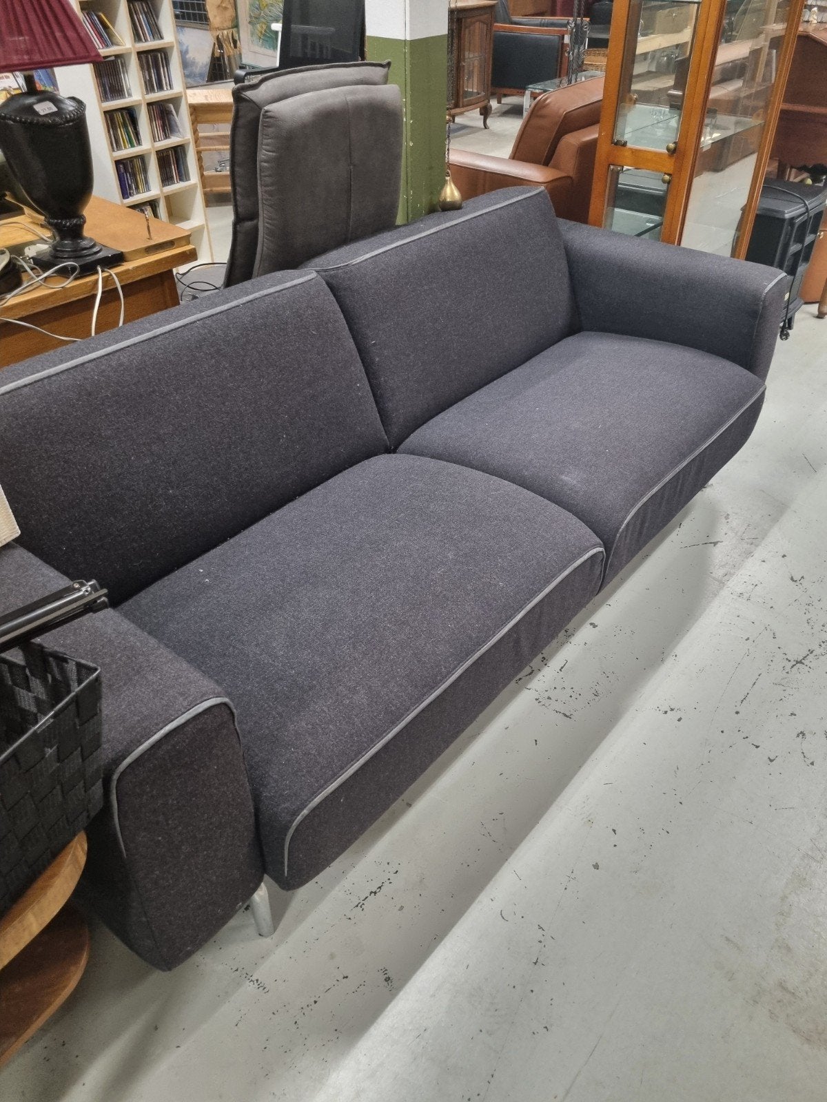 Comfortabele donkergrijze 3-zitsbank, Ophalen, Gebruikt, Driepersoons, 75 tot 100 cm
