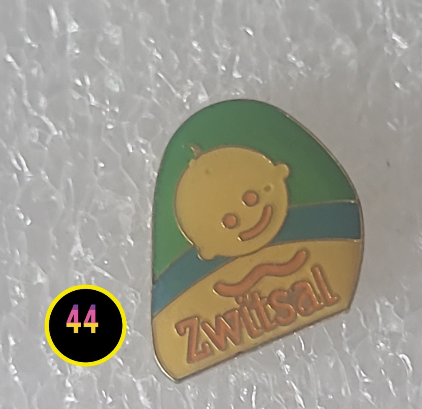 Vintage Zwitsal pin met babyfiguur, Verzenden