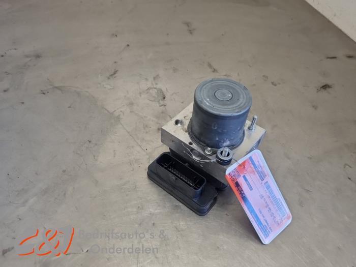 ABS Pomp van een Ford Transit