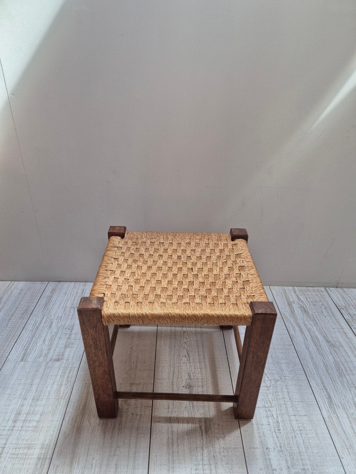 Vintage krukje met biezen gevlochten zitting, Ophalen, Gebruikt, Hout