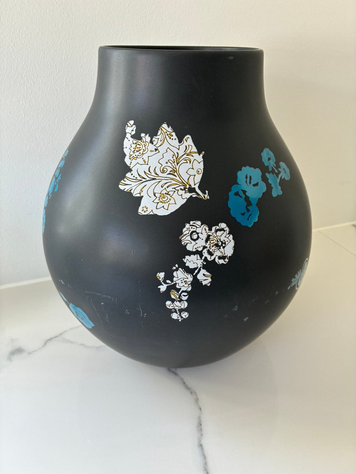 Hella Jongerius  Ikea vaas zwart met bloemen, Ophalen, Zwart