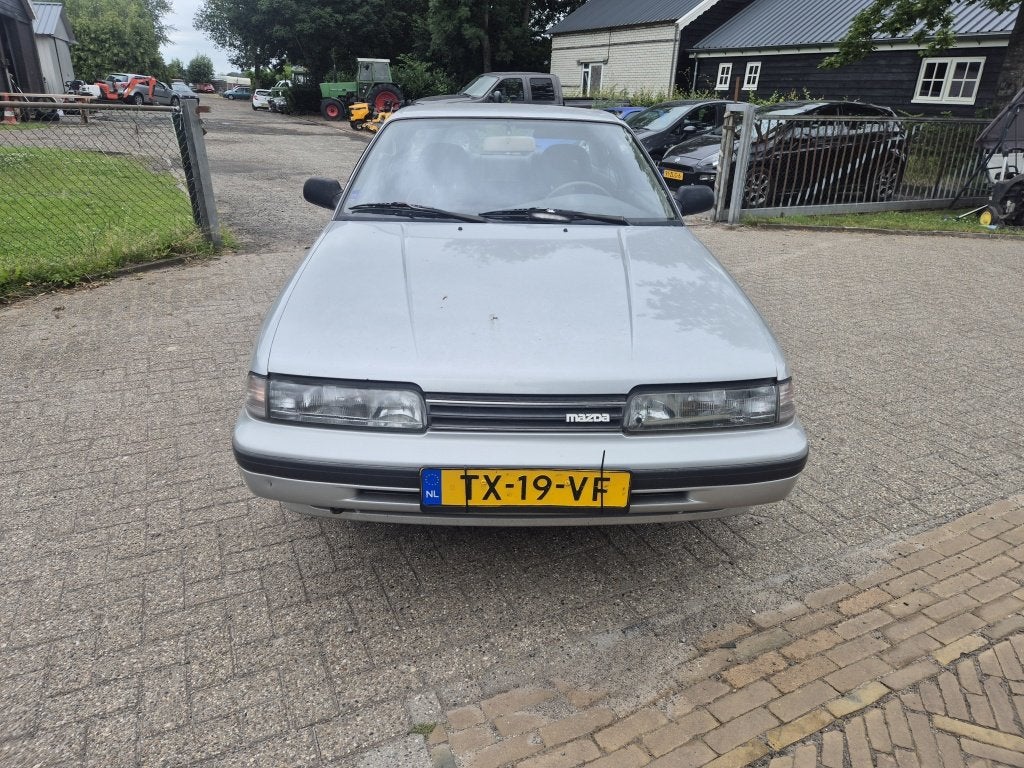 Mazda 626 schuurvondst 2.0-12V GLX (bj 1989, automaat), foto 2