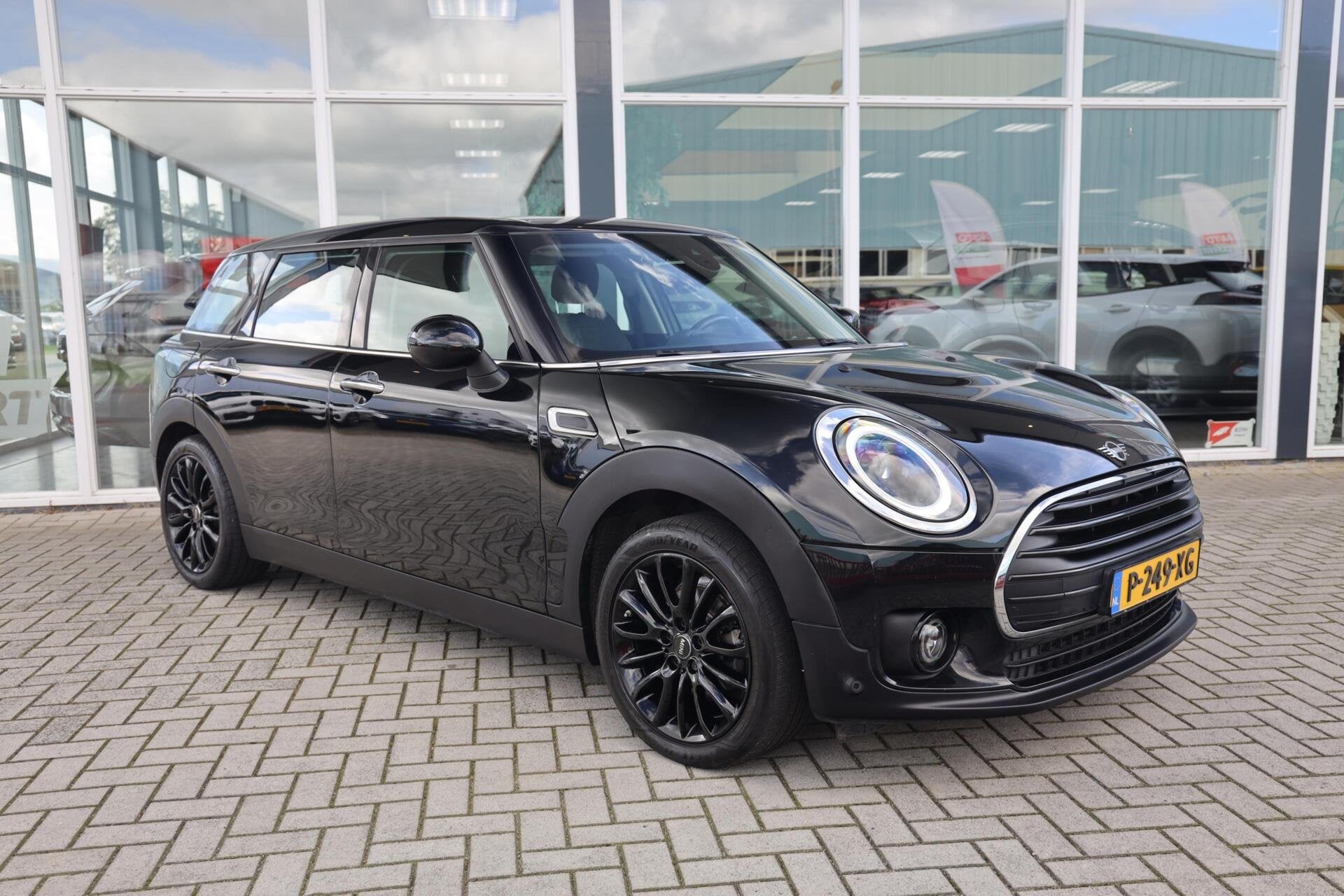 Mini Clubman 1.5 One Business Edition|Automaat|Clima|Navi|Cr, Auto's, Gebruikt, Zwart, 1100 kg, 17 km/l