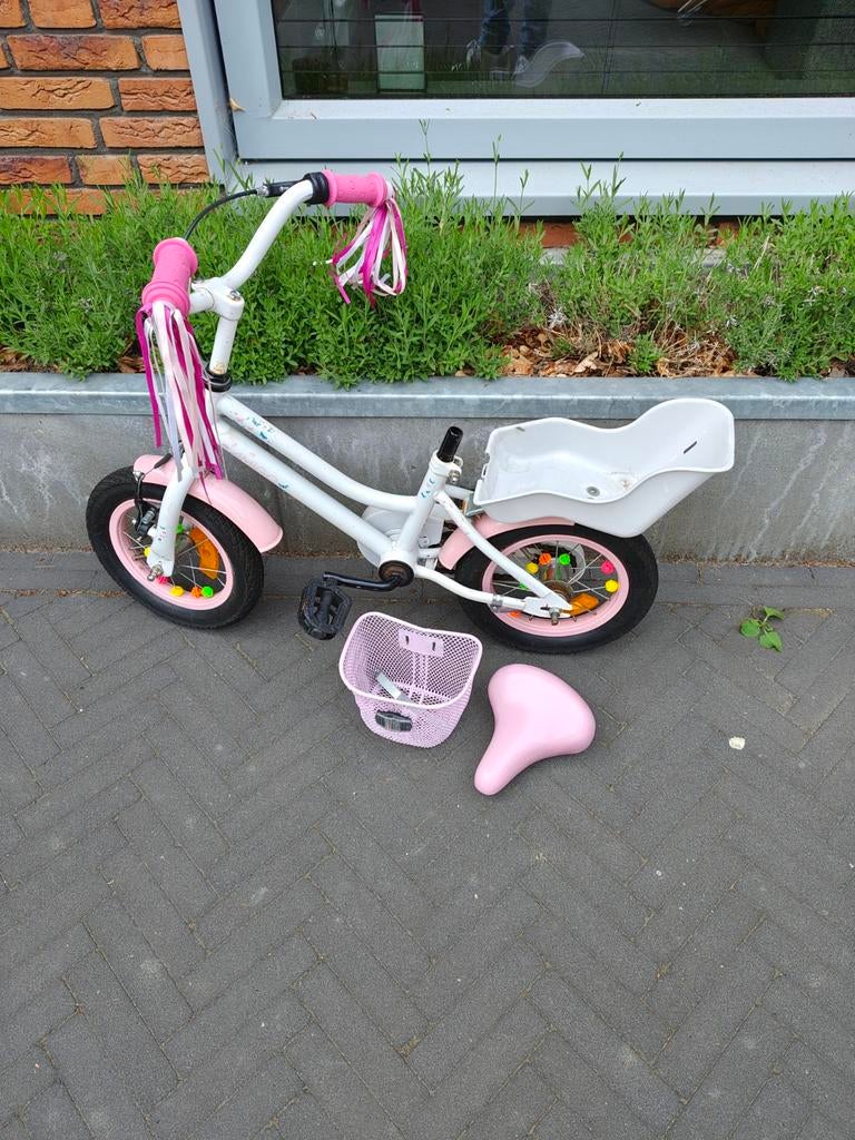 Kinderfietsje wit/roze met mandje en poppenstoeltje, Ophalen, Terugtraprem, Gebruikt, Minder dan 16 inch