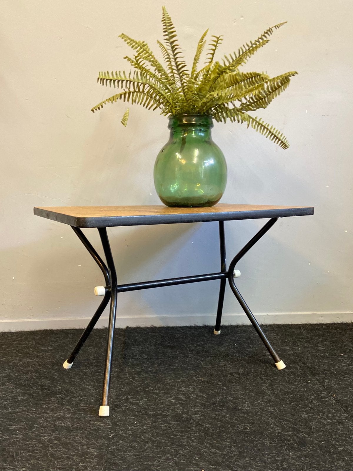 Retro vintage bijzettafeltje jaren 50/60 industrieel, Huis en Inrichting, Ophalen, Gebruikt, 55 tot 75 cm, Nvt