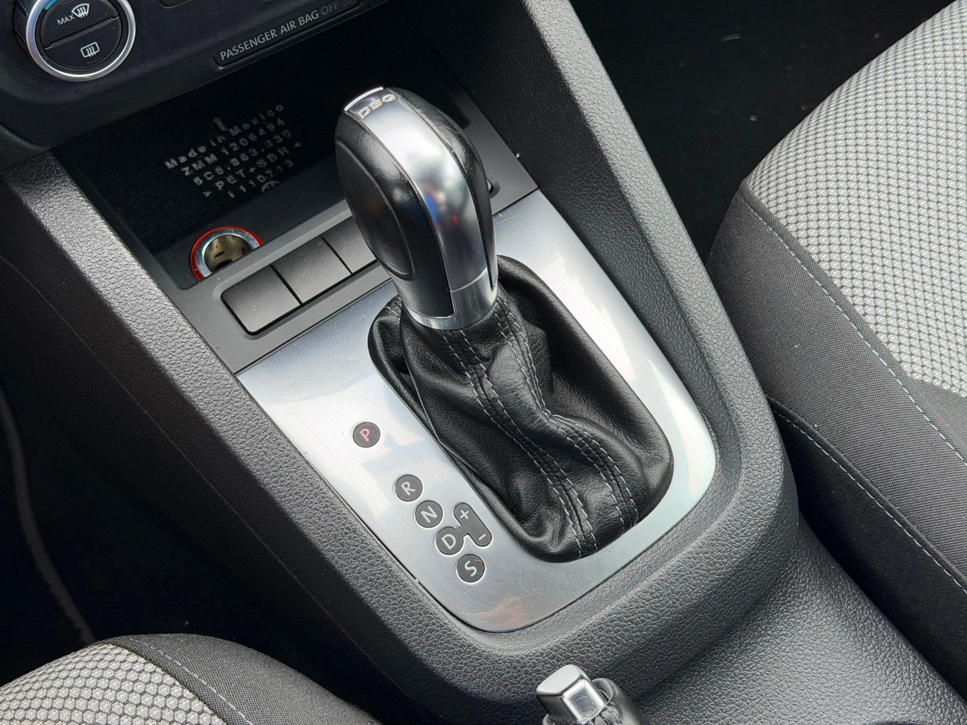 Volkswagen Jetta 1.4 TSI Hybrid Comfortline Aut/Navigatie/Cr, Auto's, Gebruikt, Euro 6, 4 cilinders, 150 pk