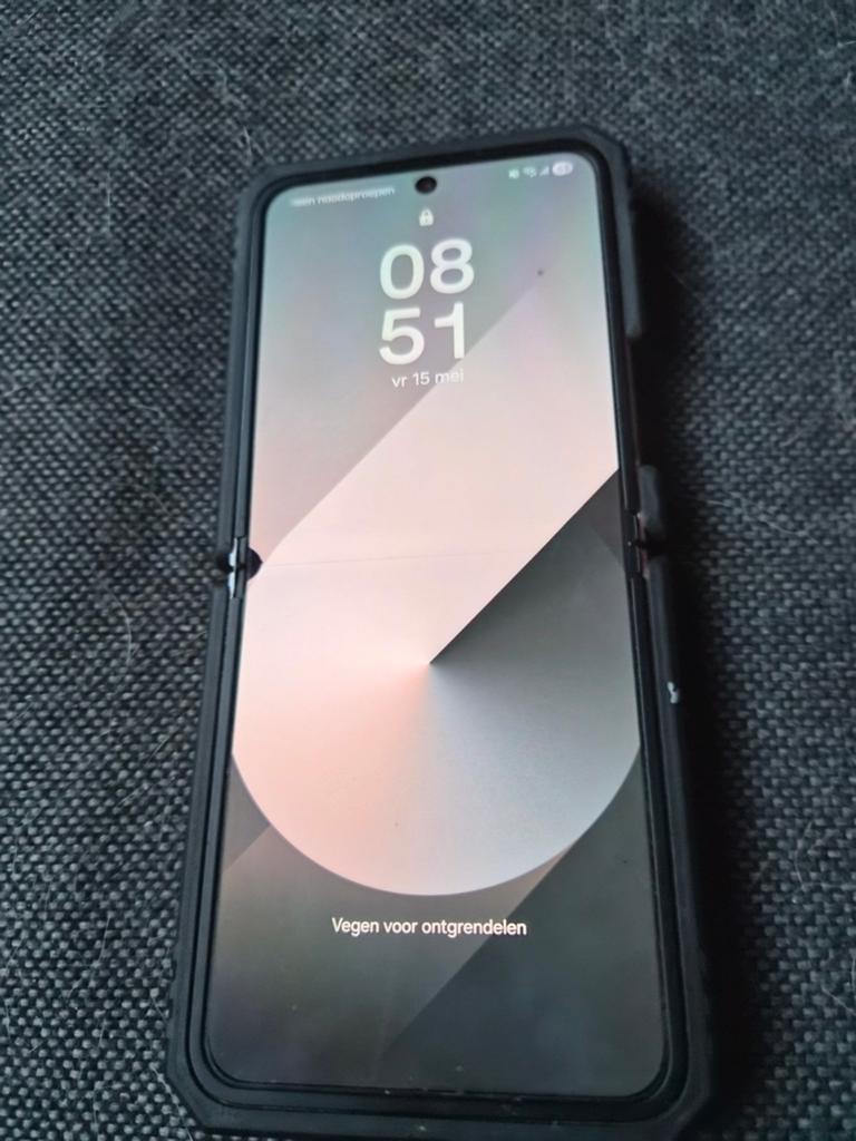 Samsung Galaxy Z Flip 6 met hoesje - Zo goed als nieuw, Telecommunicatie, Mobiele telefoons | Samsung, Overige kleuren, Touchscreen