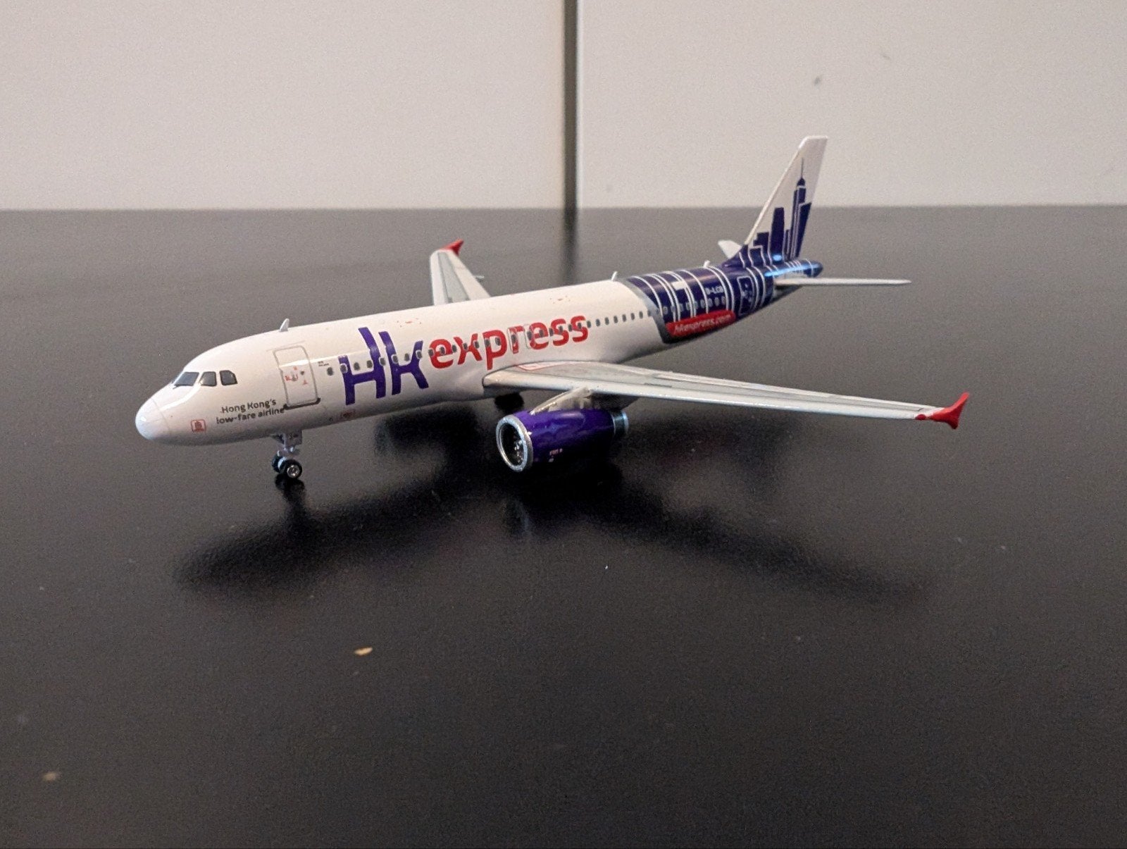 HK Express Airbus A320 1:400 Modelvliegtuig, Ophalen of Verzenden, Zo goed als nieuw, Overige merken