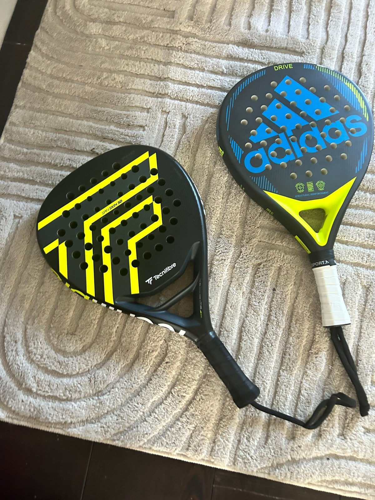 2 Padel Rackets – Adidas Drive & Tecnifibre Spin Skin 3D, Sport en Fitness, Padel, Ophalen of Verzenden, Zo goed als nieuw