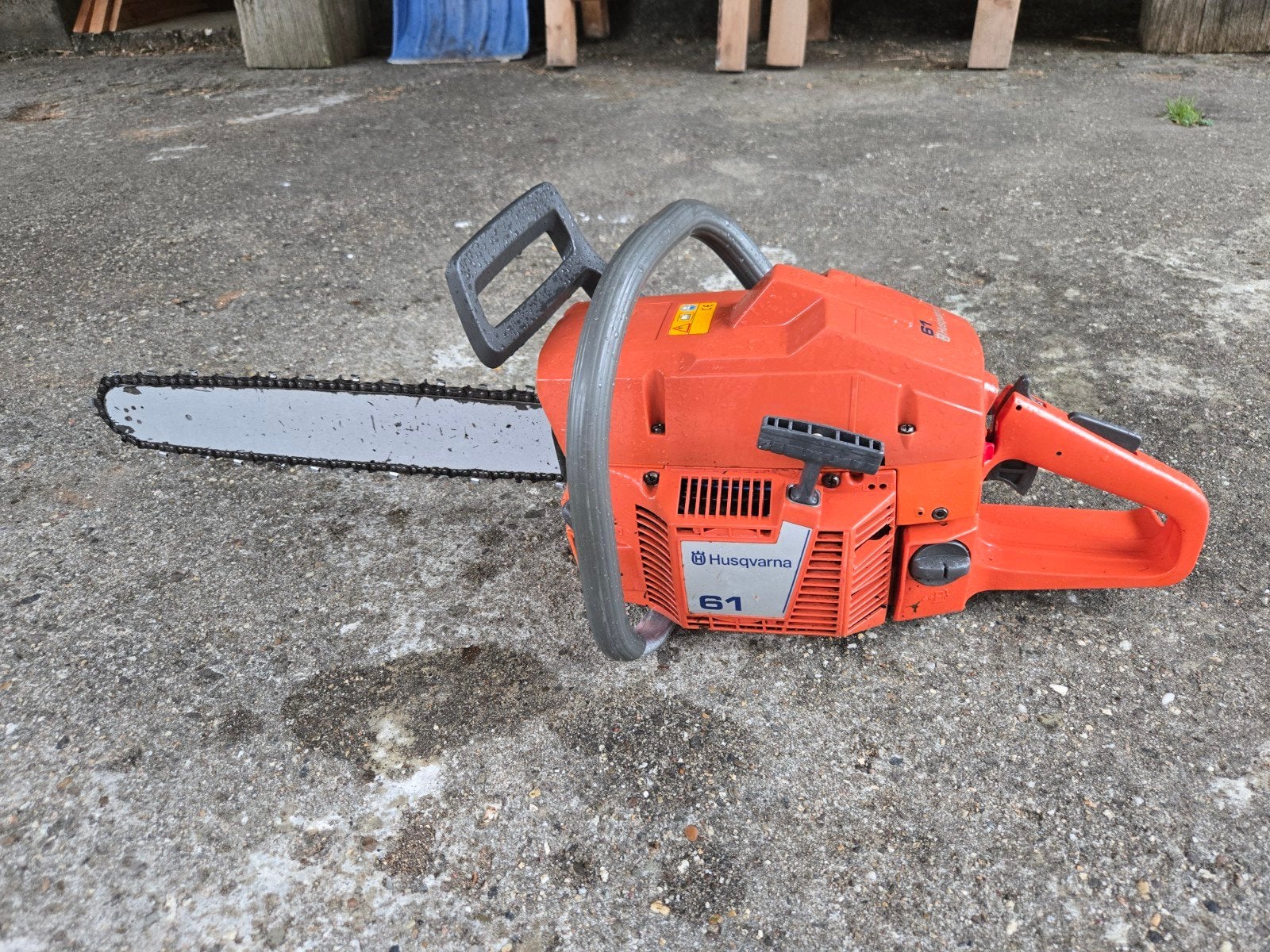 Husqvarna 61 Kettingzaag | Nette staat | 45cm blad, Tuin en Terras, Hand-tuingereedschap, Gebruikt, Ophalen of Verzenden, Husqvarna 61 kettingzaag