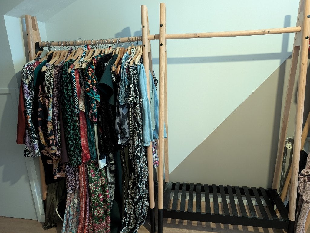 1 houten kledingrek (excl kleding), Kleding | Dames, Ophalen, Zo goed als nieuw