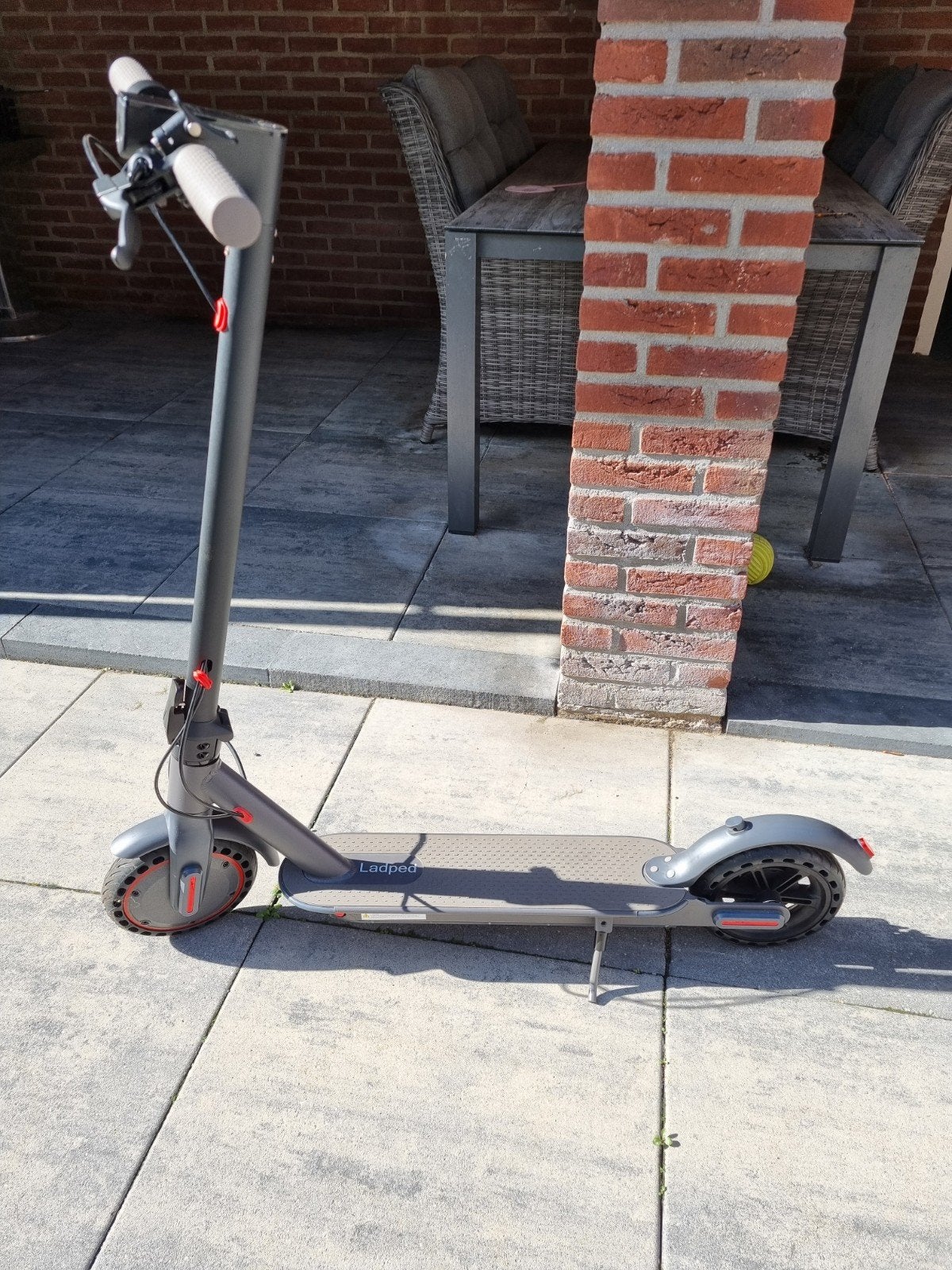 nieuw en ongebruikt step incl oplader folie nog op display, Ophalen, Nieuw, Elektrische step (E-scooter)
