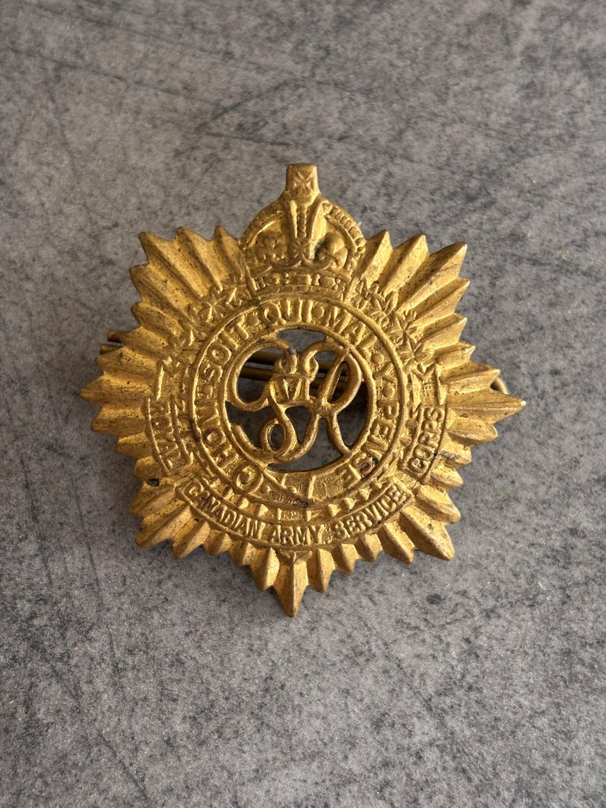 Originele WW2 Canadese Cap Badge - Royal Canadian Army, Verzenden, Landmacht, Overige gebieden, Embleem of Badge