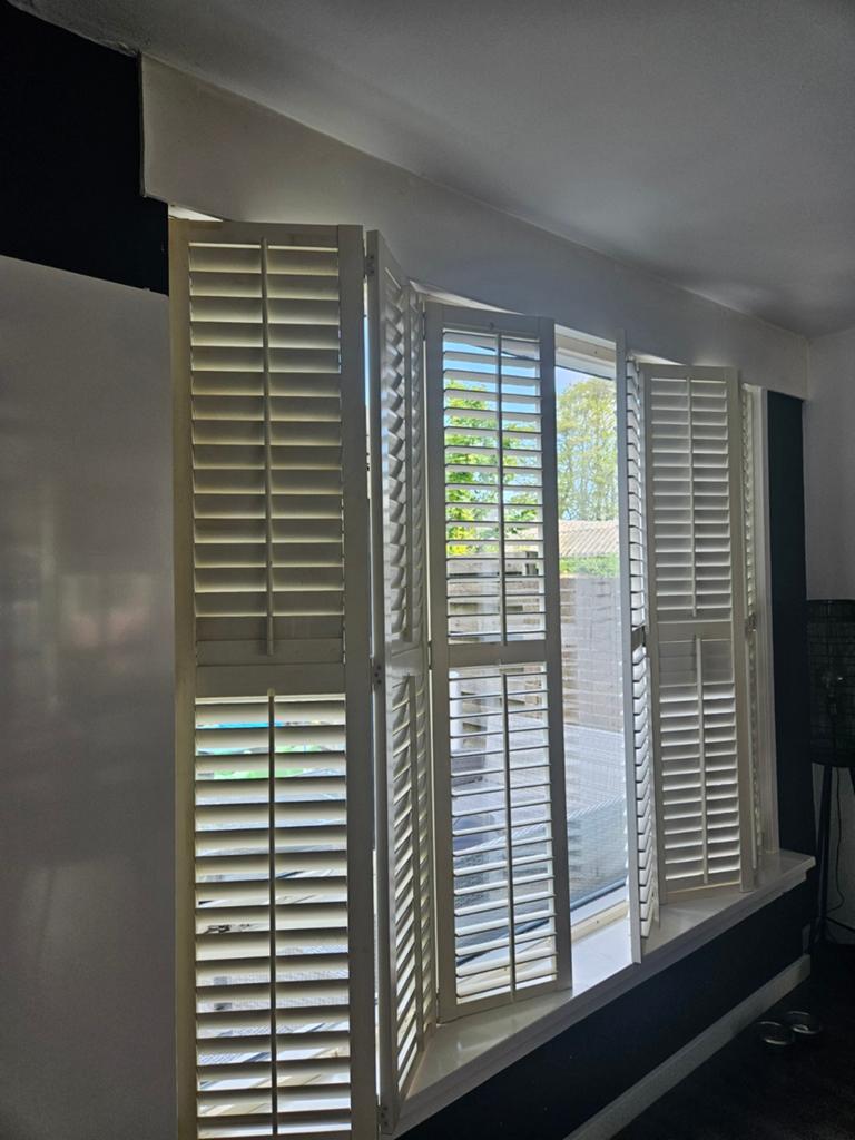 Nette shutters - 256x191 cm - Gebruikt met lichte sporen, Ophalen of Verzenden, Gebruikt, Wit