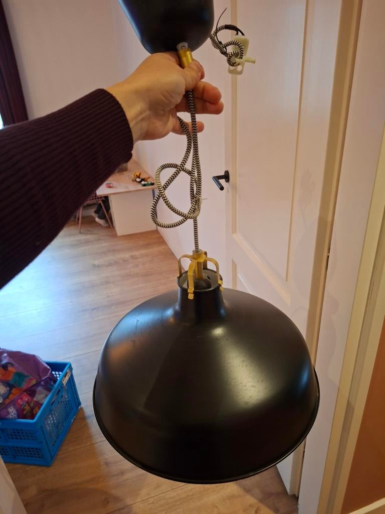 Zwarte hanglamp met gouden accenten, Ophalen, Gebruikt, Metaal, Modern