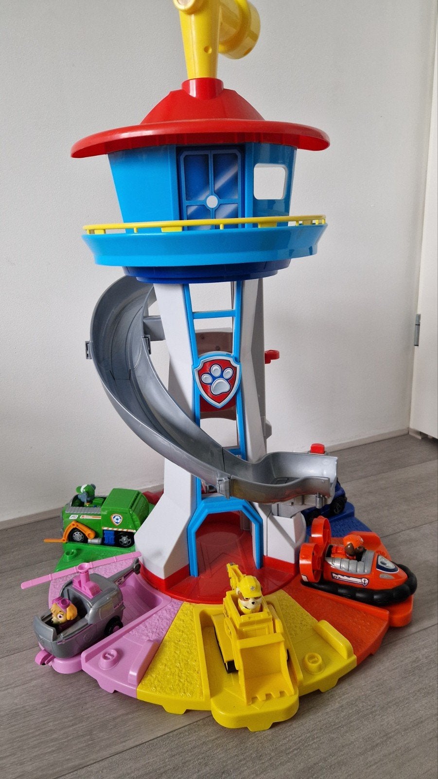 Paw patrol uitkijktoren/vrachtwagen, Ophalen