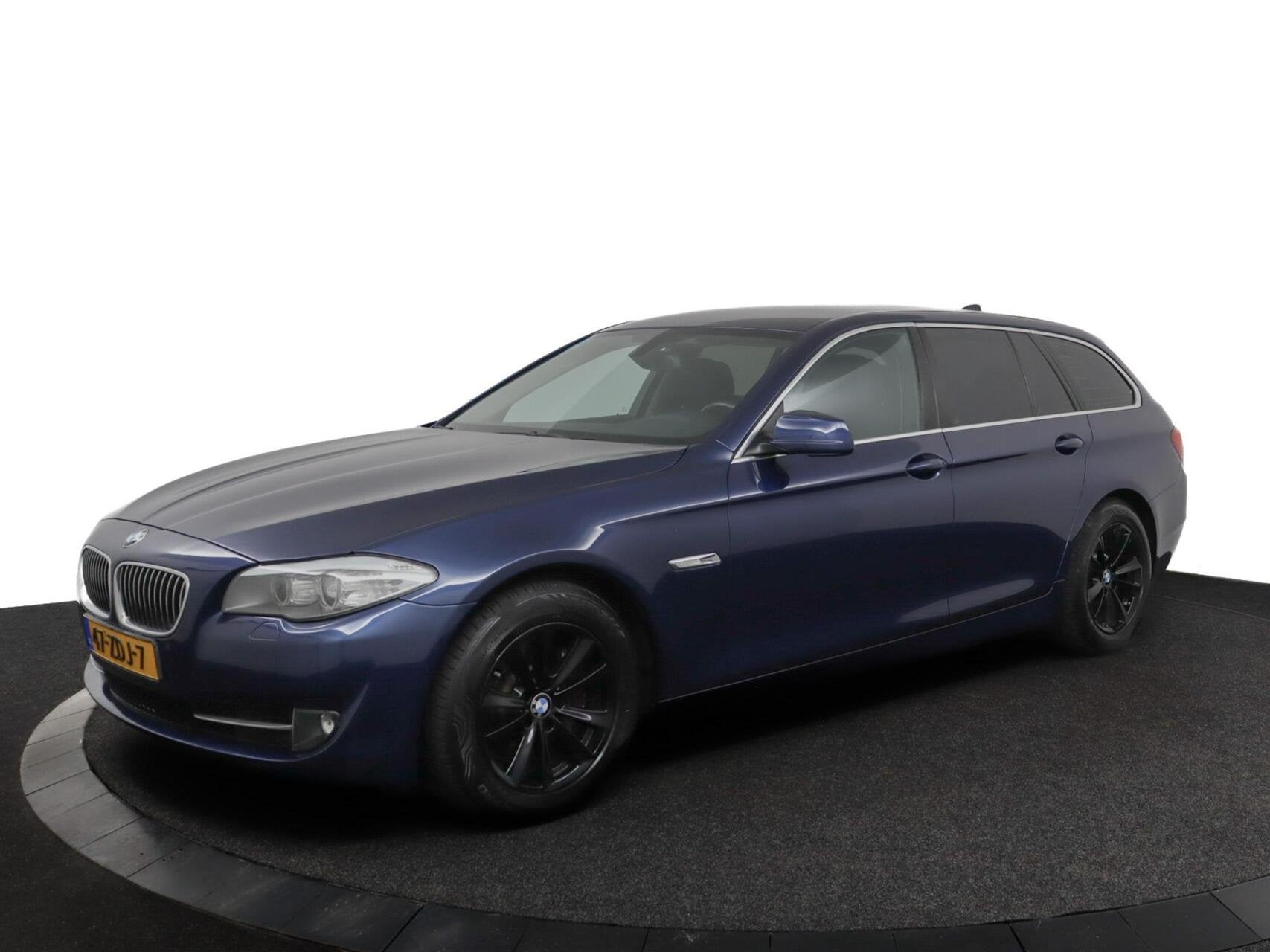 BMW 5-serie Touring 525xd Executive Airco Cruise Trekhaak, Auto's, Automaat, Euro 5, Stof, Zwart