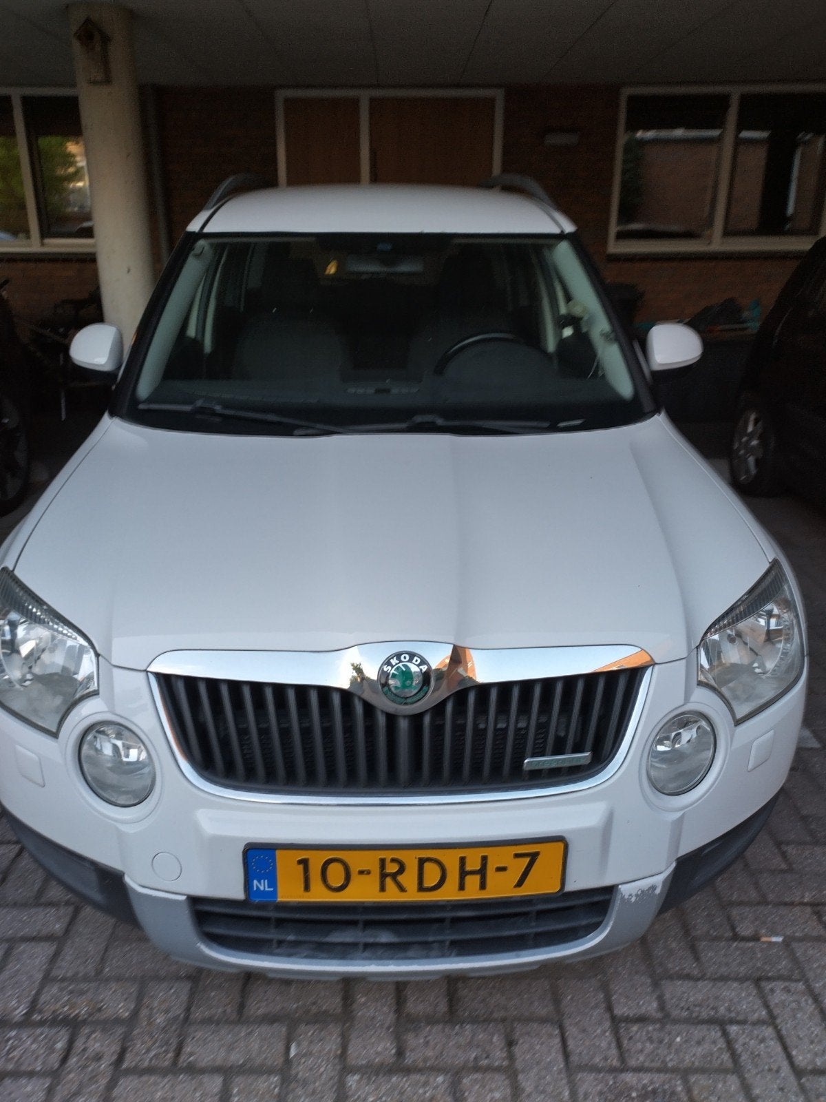 Skoda Yeti 1.6 TDI 77KW 2011 (Nieuwe distributieriem set), Auto's, Skoda, Voorwielaandrijving, Stof, 4 cilinders, Wit