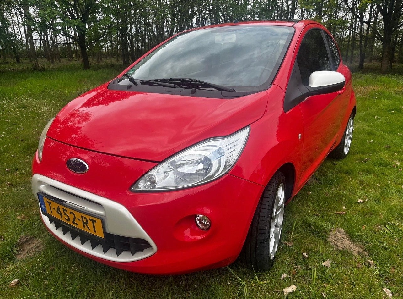 Foto 14 van Ford Ka 1.2 51KW 2010 Rood