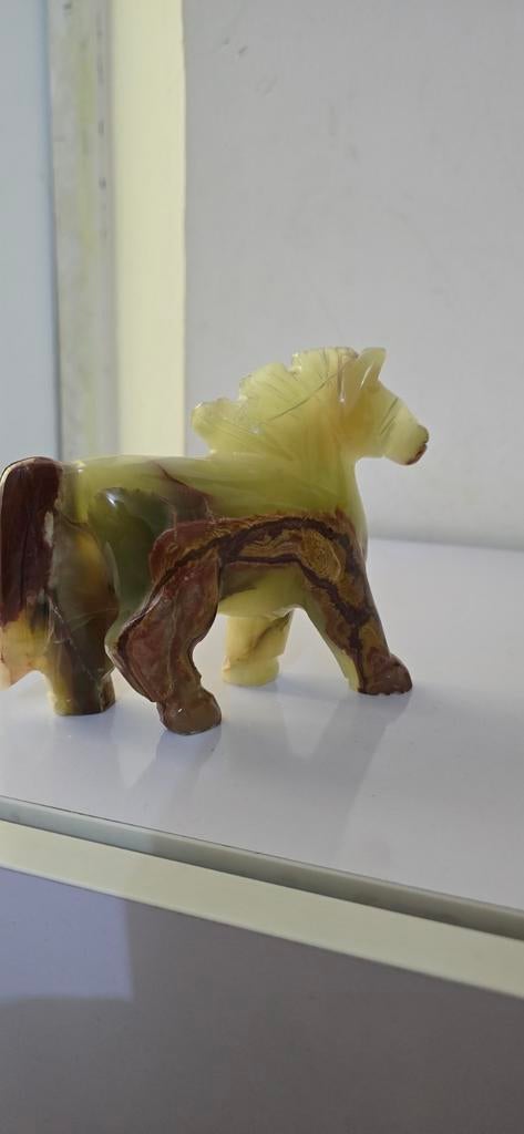Onyx / marmer dierenbeeldjes – olifant en paard Handgemaakt, Ophalen of Verzenden, Zo goed als nieuw, Paard, Beeldje of Figuurtje