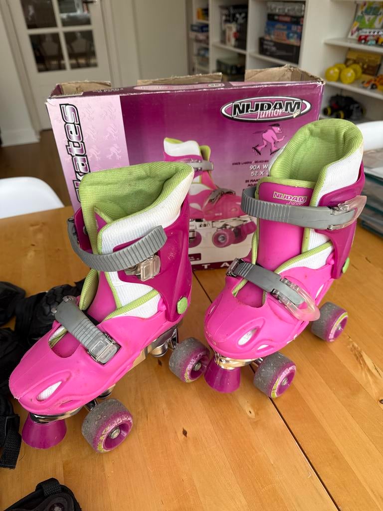 Nijdam Junior Roller Skates verstelbaar 32-36 + bescherming, Ophalen of Verzenden, Gebruikt