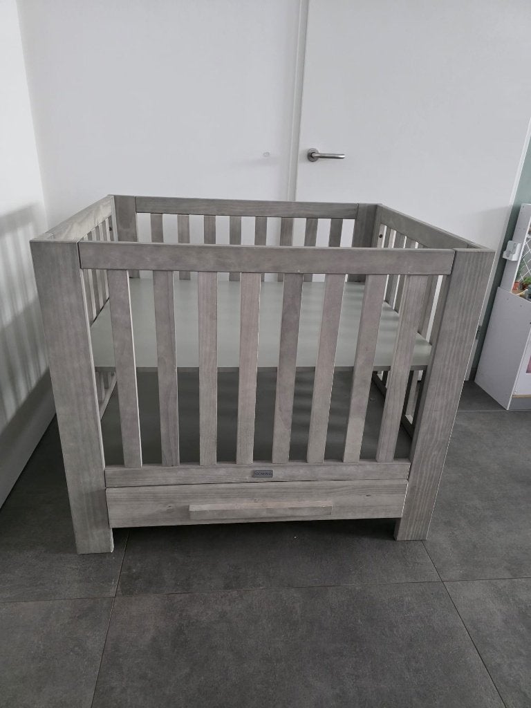 Babybox incl mooi boxkleed van Jollein, Ophalen, Zo goed als nieuw, Vierkant, In hoogte verstelbaar