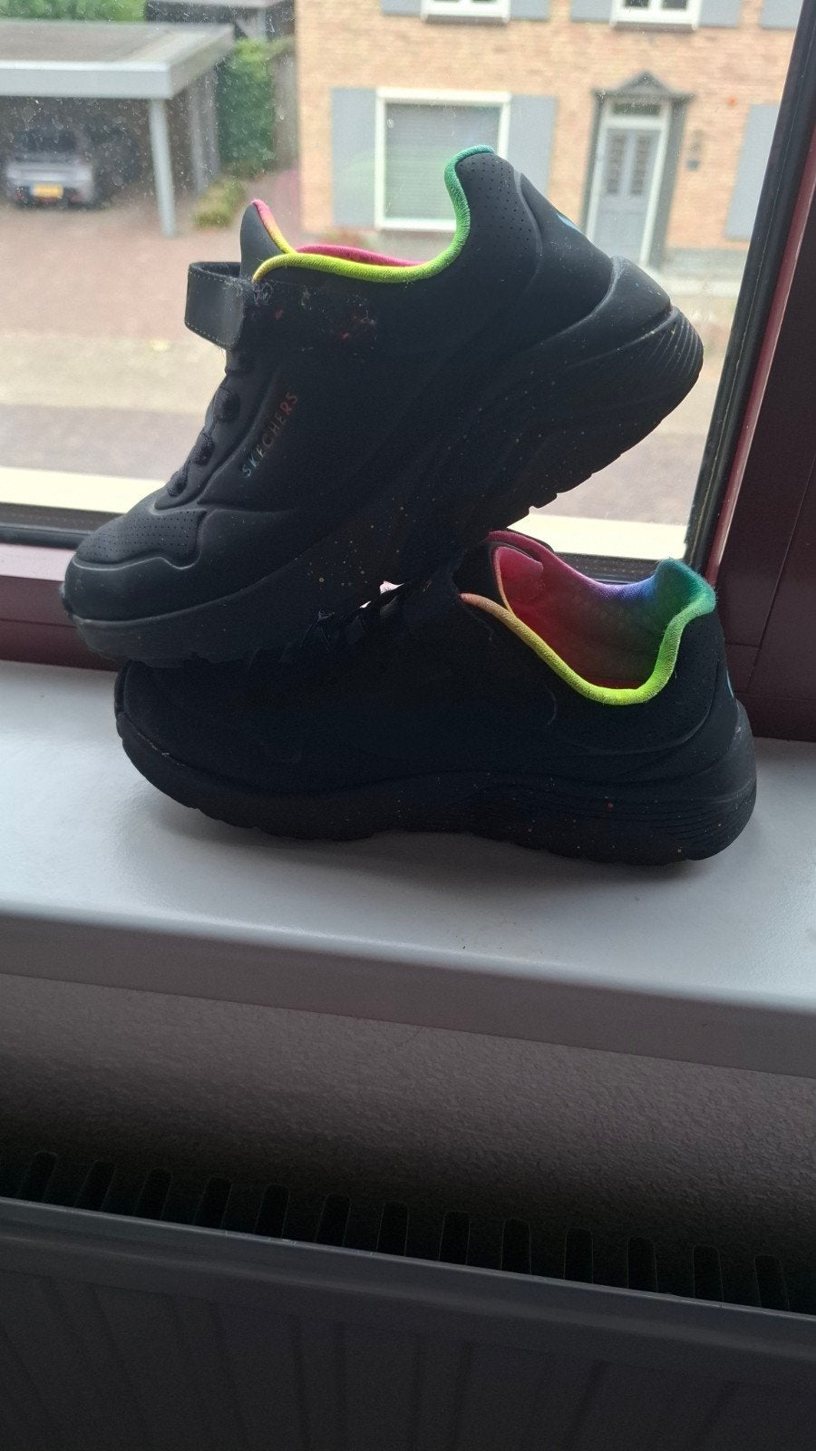 Skechers Sportschoenen Zwart met Kleurrijke Details, Kinderen en Baby's, Gebruikt, Jongen of Meisje, Sportschoenen, Skechers