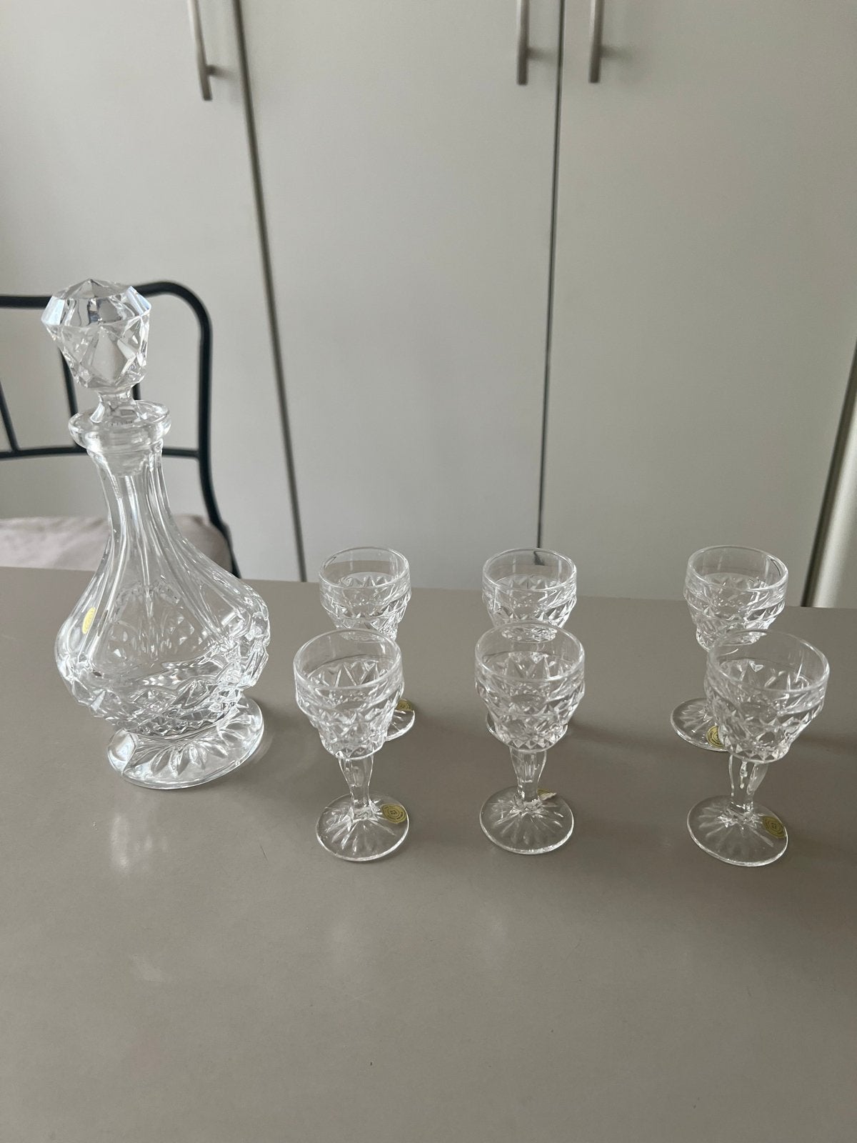 Kristallen karaf met 6 borrelglaasjes, Ophalen