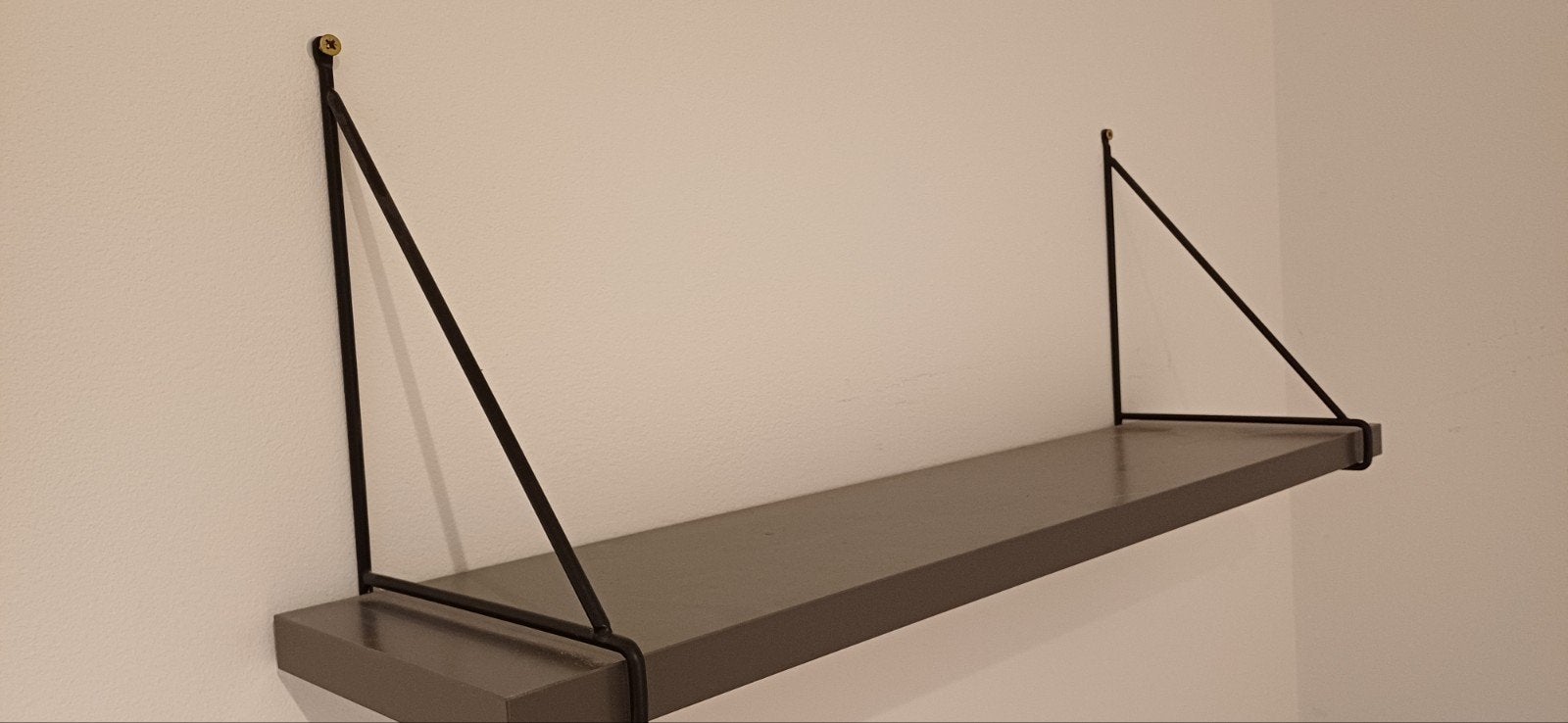 2x IKEA BERGSHULT Planken met zwarte beugels, Ophalen, Zo goed als nieuw