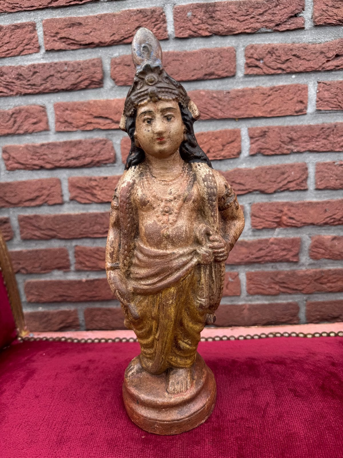 fraai doorleefd tempelbeeld van een godheid - 35 cm., Steen/keramiek, India, Ophalen of Verzenden, 35 cm