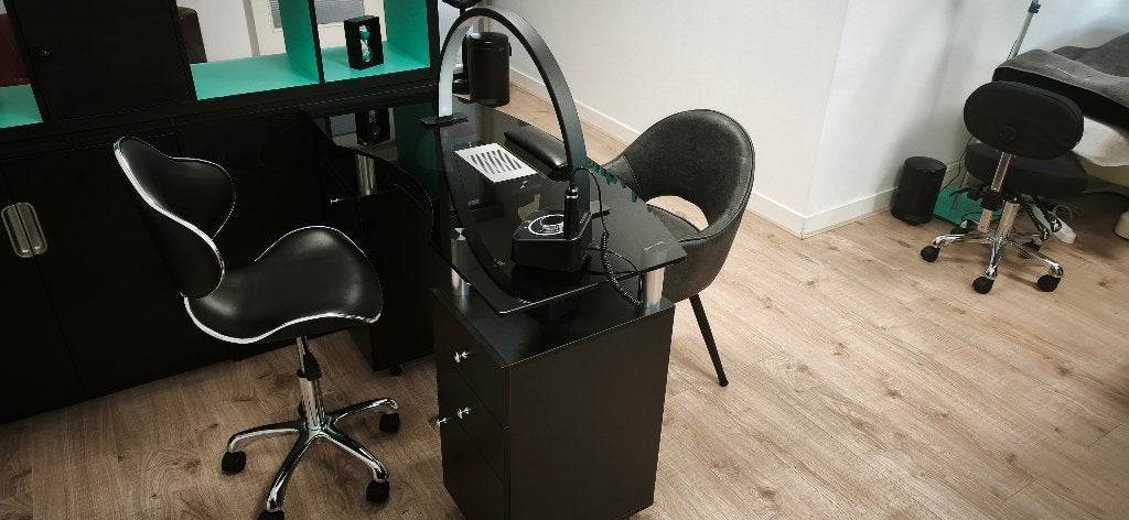 Werkplek / Nageltafel te huur in Etten-Leur Centrum, Ophalen, Nieuw, Zwart