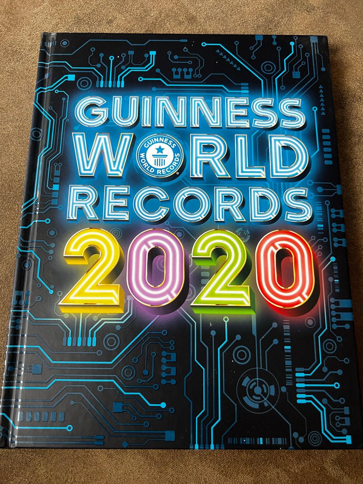 Guinness World Records 2020 - Boek vol records, Boeken, Encyclopedieën, Ophalen of Verzenden, Zo goed als nieuw, Algemeen, Los deel