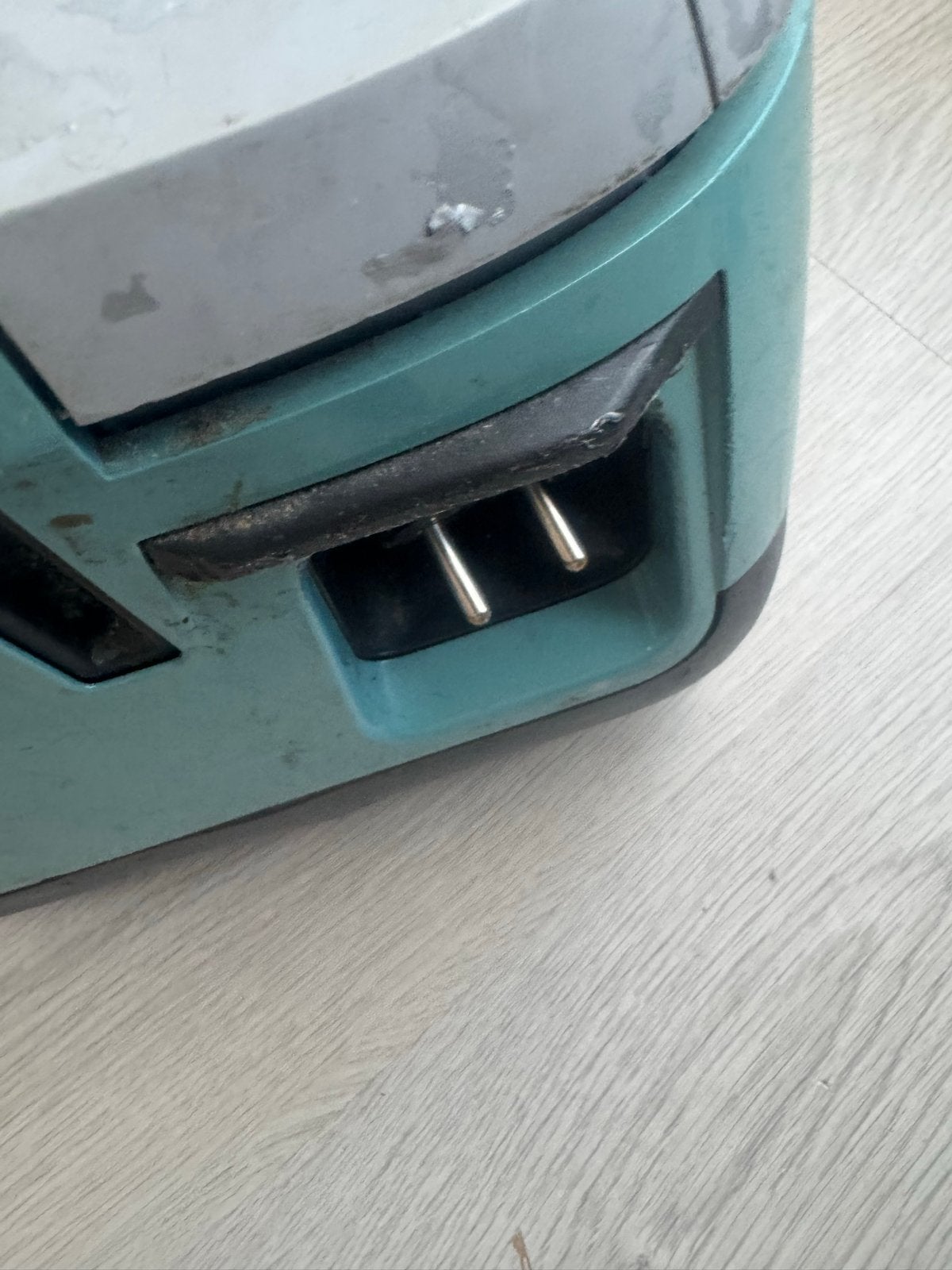 Miele stofzuiger (S5481) - maakt raar geluid, wordt warm, Witgoed en Apparatuur, Stofzuigers, Miele, 2000 watt of meer, Niet werkend