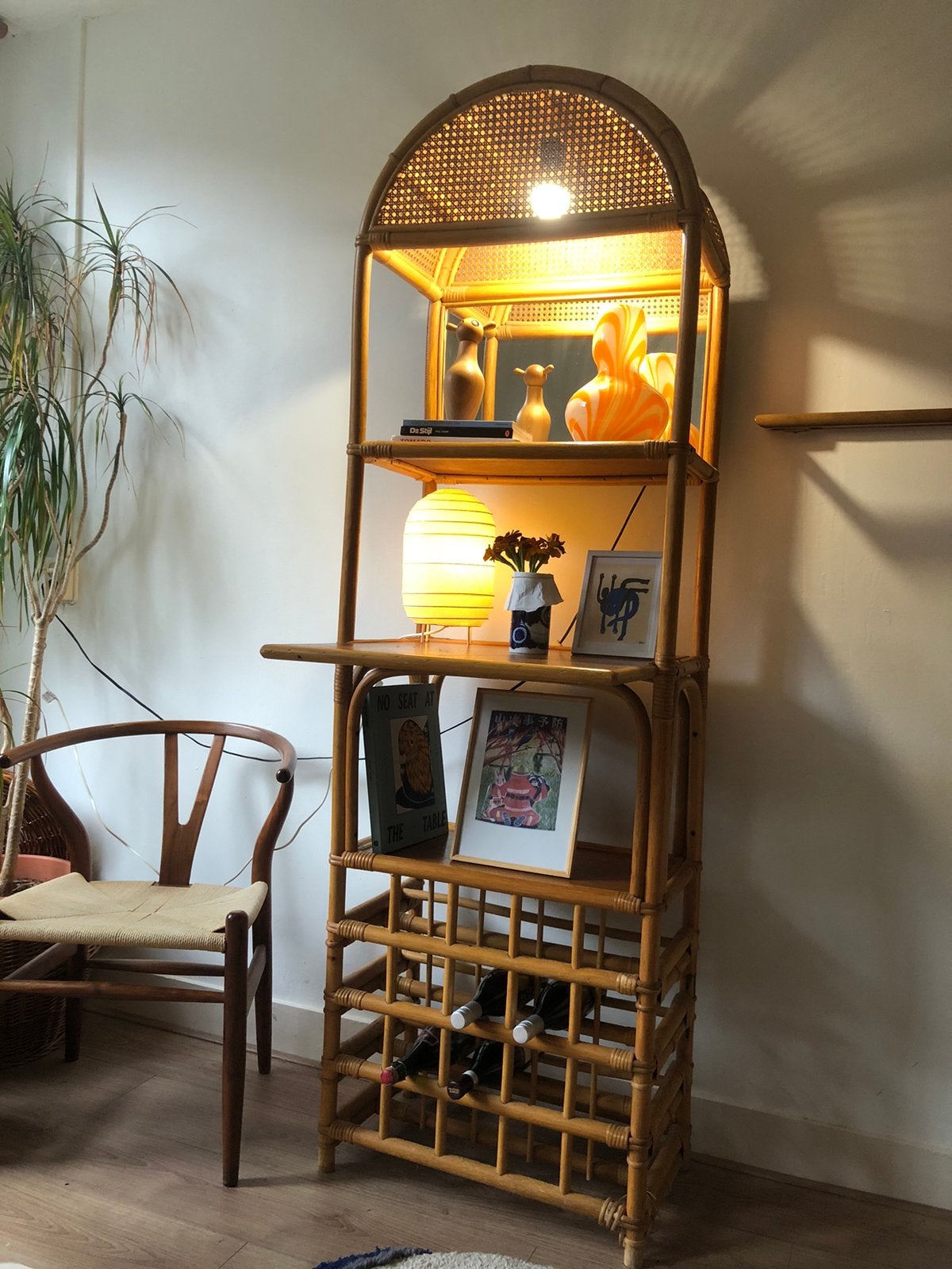 Rotan boogkast met ingebouwde lamp, Huis en Inrichting, Ophalen, Zo goed als nieuw