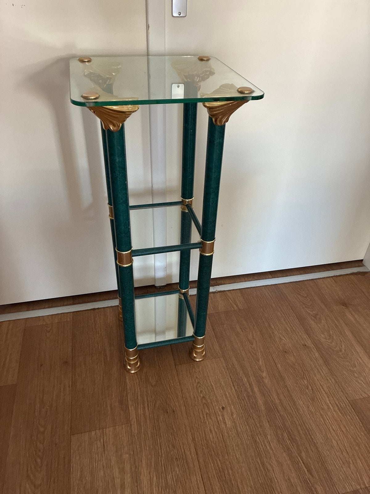 Decoratieve zuil/plantenstandaard met glas en goudkleur, Ophalen, Minder dan 55 cm, Gebruikt, Vierkant
