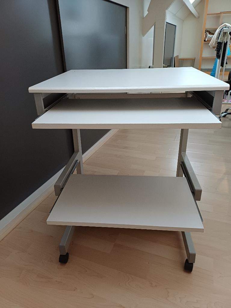 Computer tafeltje, Ophalen, Kunststof, Gebruikt, 40 tot 80 cm