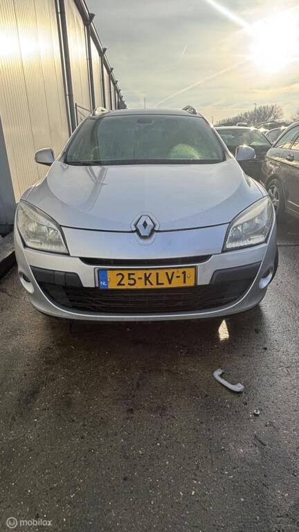 Voorbumper Renault Megane Estate III ('09-'16), Ophalen, Gebruikt, Bumper, Renault