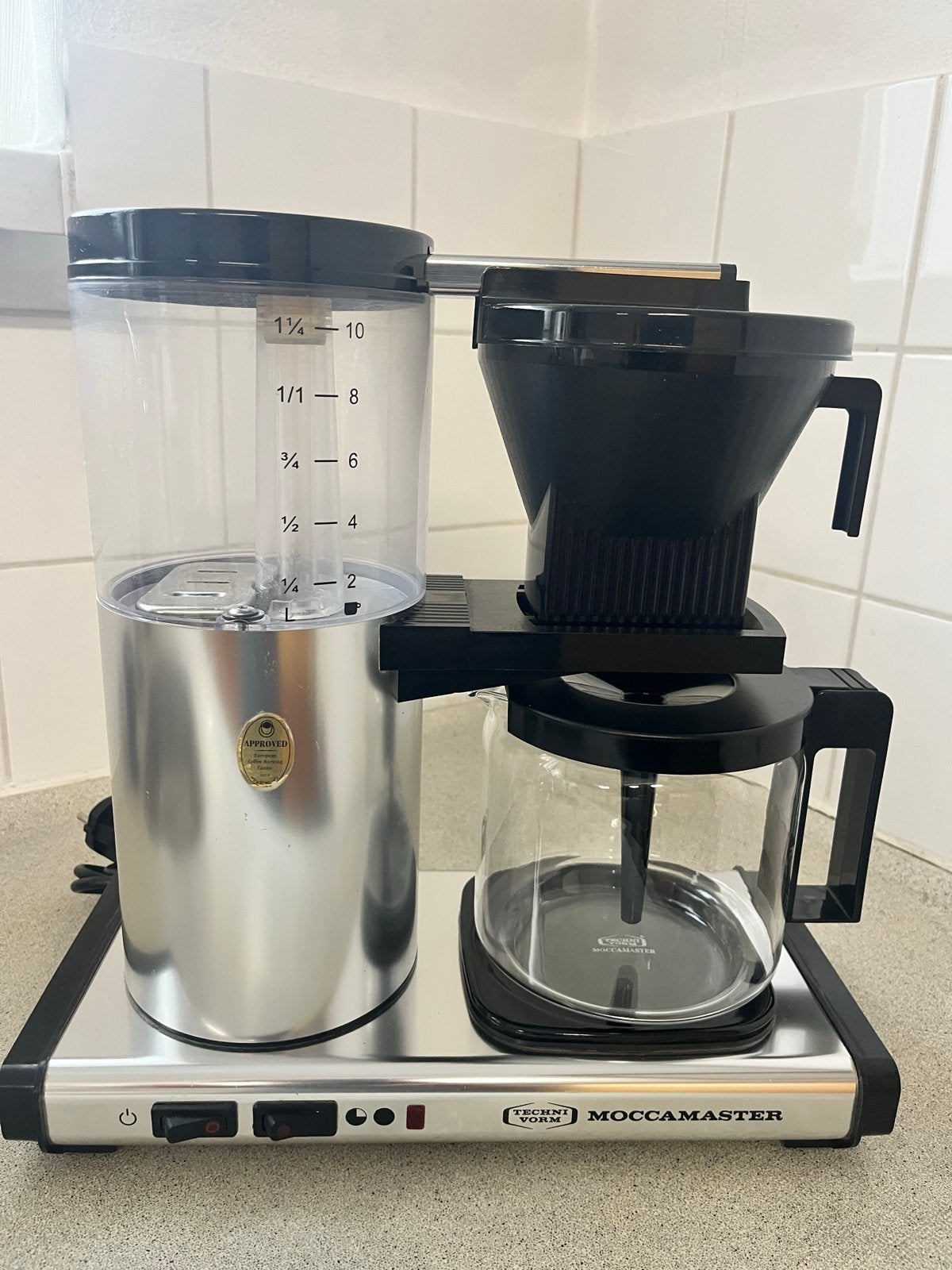 Moccamaster Technivorm Koffiezetapparaat - Zilver/Zwart, Witgoed en Apparatuur, Koffiezetapparaten, Afneembaar waterreservoir