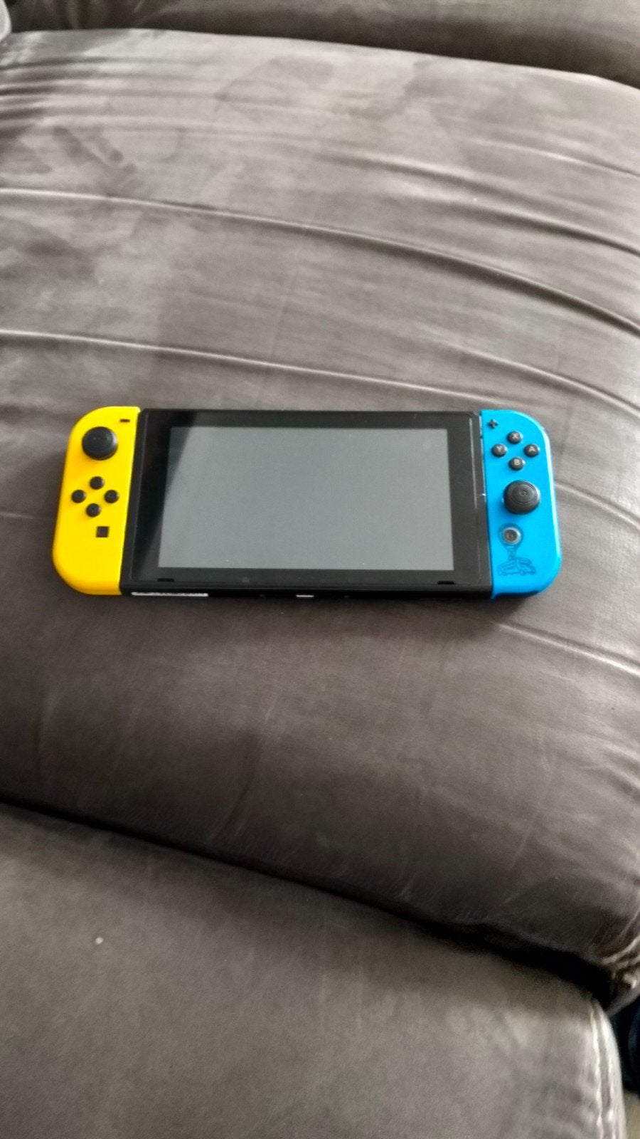 Nintendo Switch Fortnite edition, Spelcomputers en Games, Ophalen, Met games, Zo goed als nieuw, Zonder controller