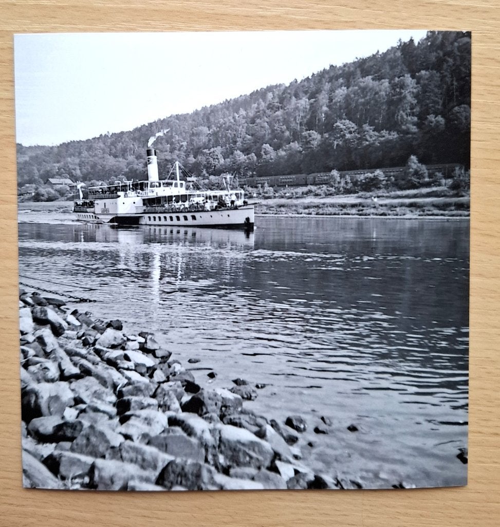 Foto van raderboot DDR Elbe - 1989, Verzenden, 1980 tot heden, Foto, Nieuw