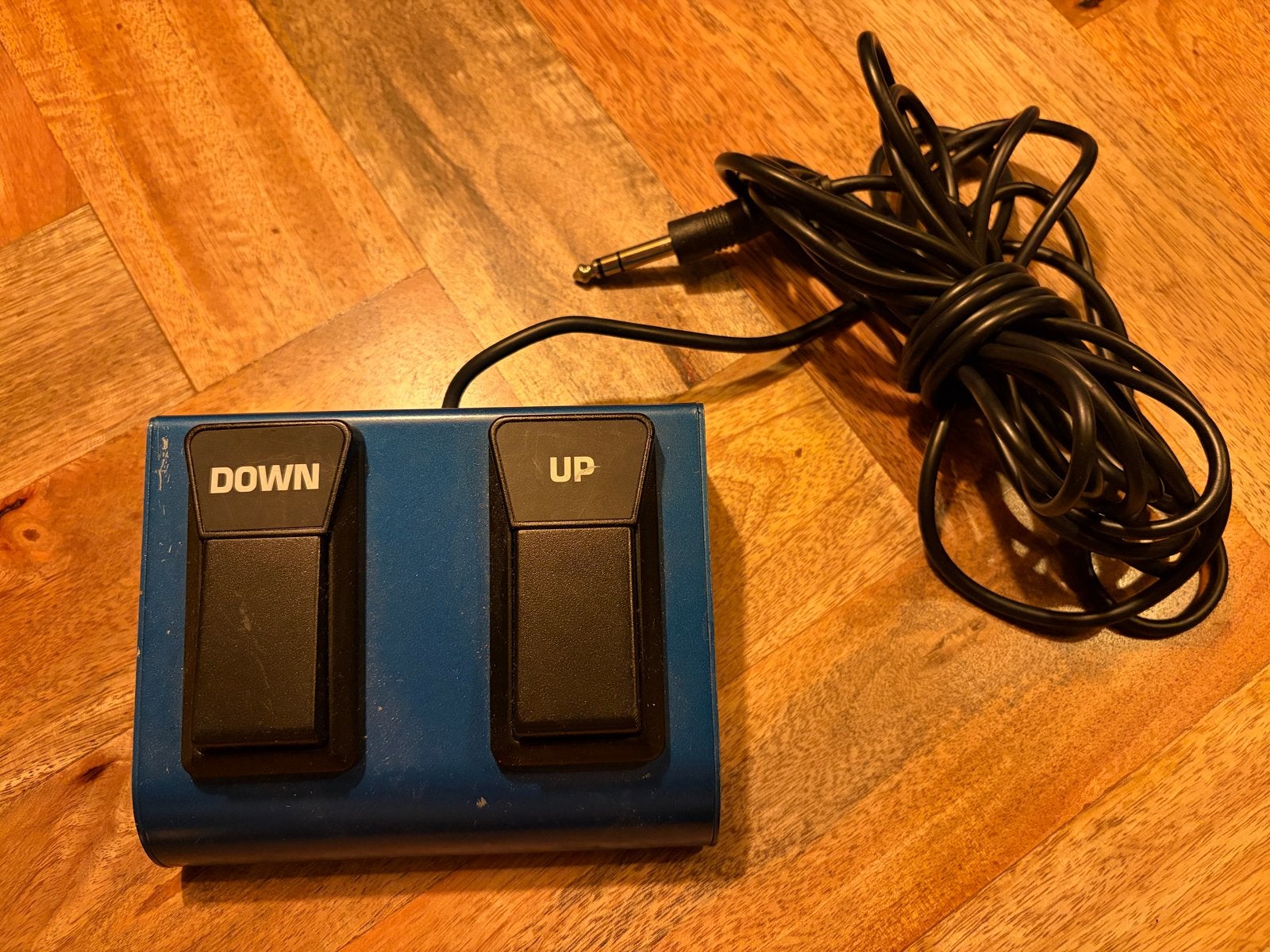 Behringer FS112V 2-knops voetschakelaar - Gitaar/Effecten, Ophalen of Verzenden, Gebruikt, Overige typen