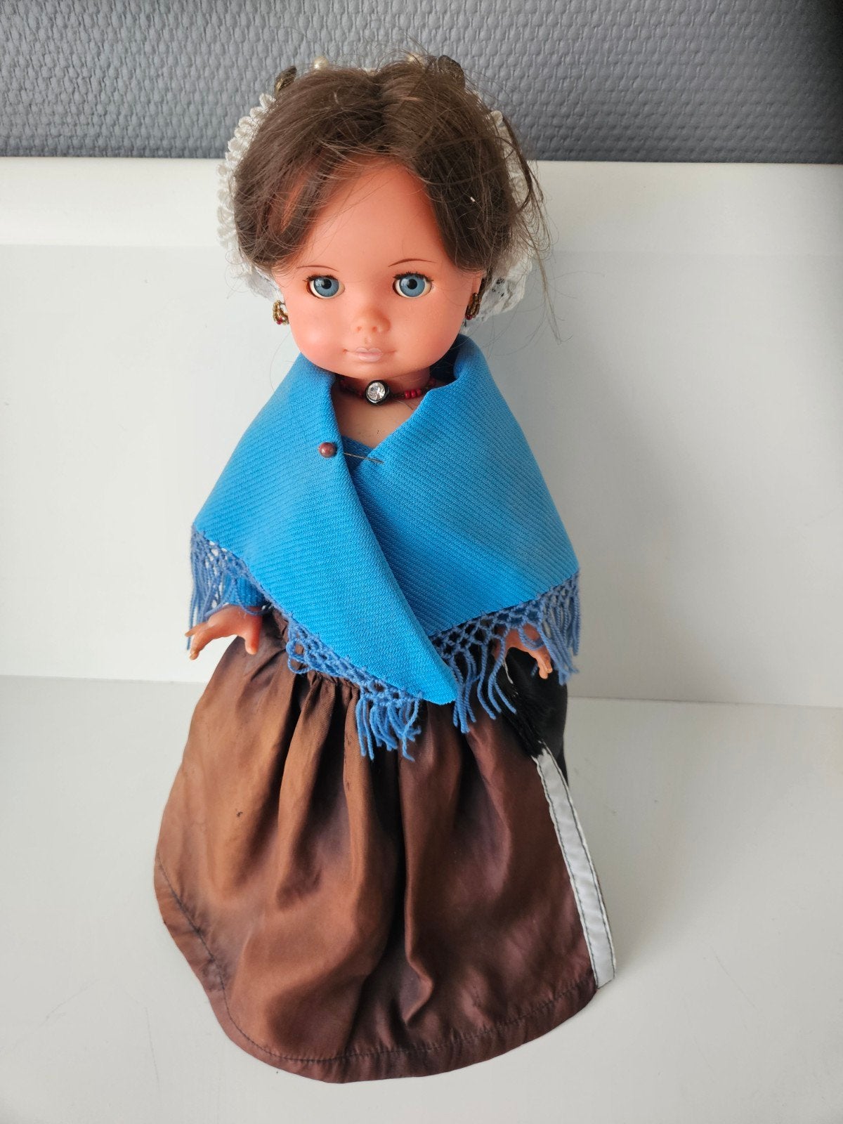 Vintage pop in traditionele klederdracht, Ophalen of Verzenden, Gebruikt, Pop