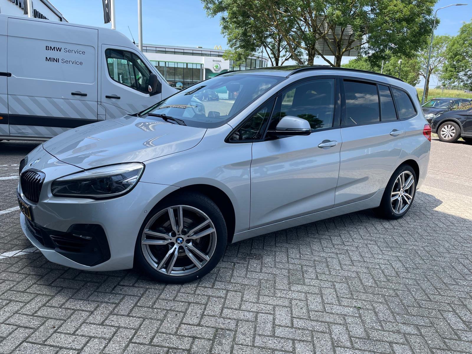 BMW 2-Serie Gran Tourer 218i 140pk 7p. Aut 2020 Grijs, Auto's, BMW, Zwart, 2-Serie Gran Tourer, 75 €/maand, Particulier