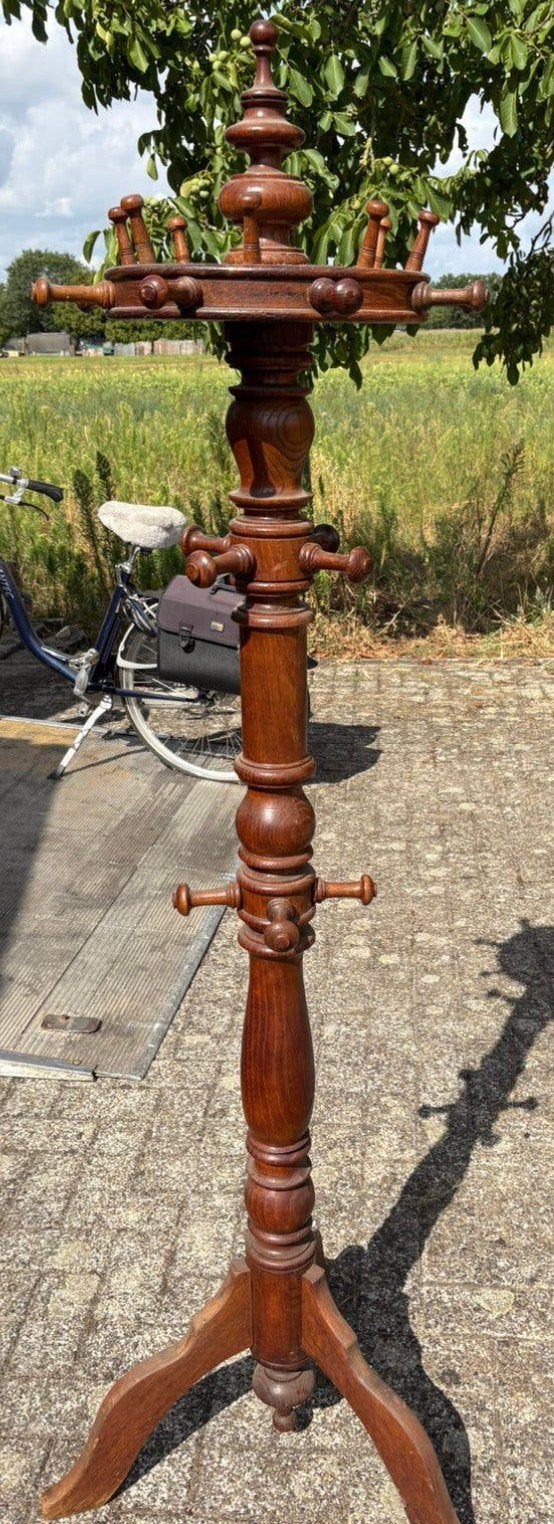 eikenhouten kapstok, Ophalen