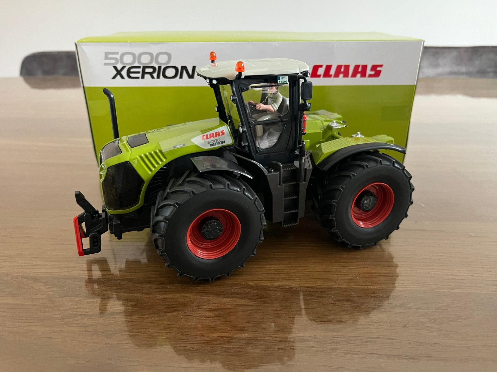 Claas Xerion 5000 trekker Siku in dealer doos, Hobby en Vrije tijd, Modelauto's | 1:32, Ophalen of Verzenden, Nieuw, Tractor of Landbouw