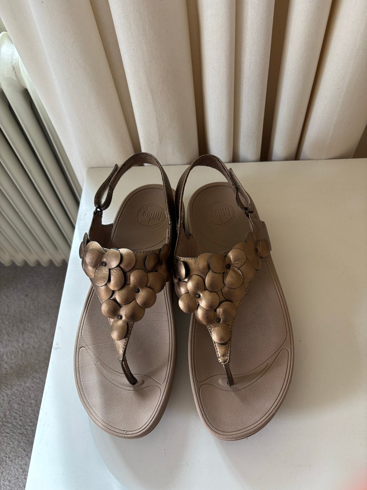 FitFlop sandalen met bloemendetail mt 39, Ophalen of Verzenden, Gedragen, Overige kleuren, Sandalen of Muiltjes