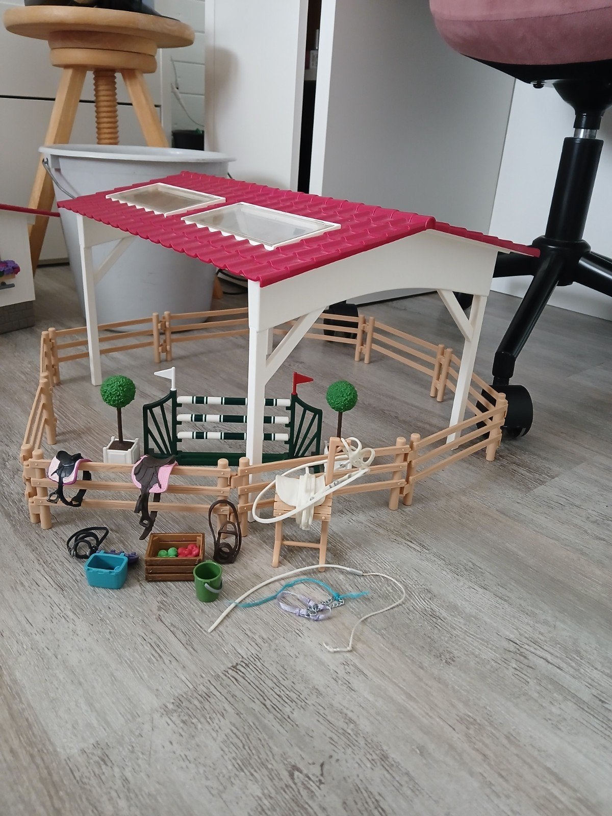 Schleich paarden rijbak met veel accessoires (zonder paard), Ophalen of Verzenden
