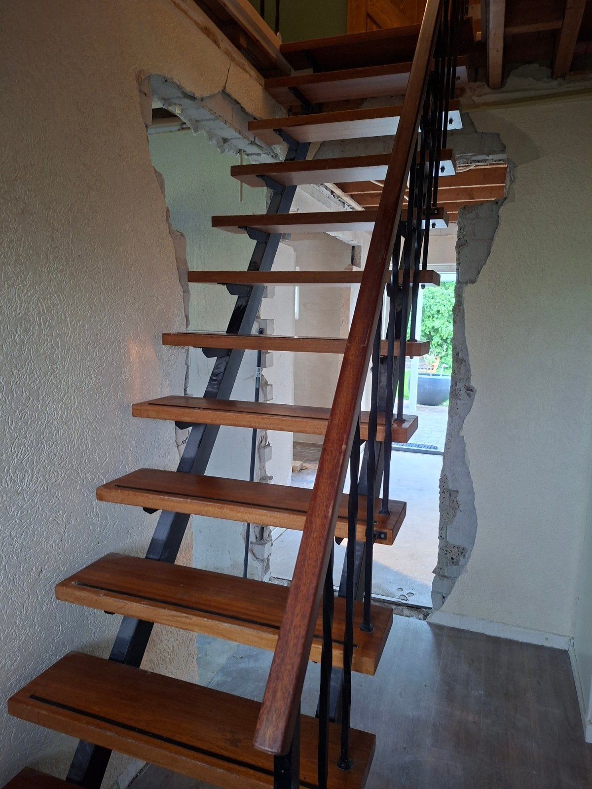 Houten trap met metalen spijlen - 2.83m hoog, 85cm breed, Ophalen, Gebruikt, Trap, 2 tot 4 meter