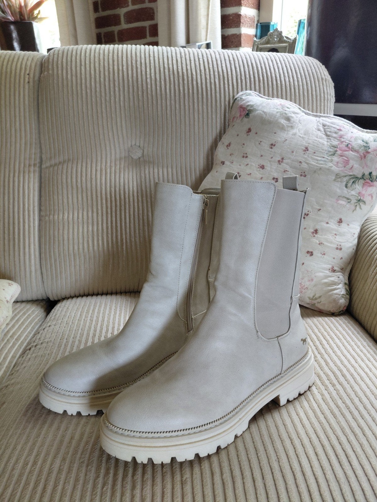 als nieuw MUSTANG beige dames laarsjes mt 42, Kleding | Dames, Schoenen, Beige, Lage of Enkellaarzen, Ophalen of Verzenden, Zo goed als nieuw