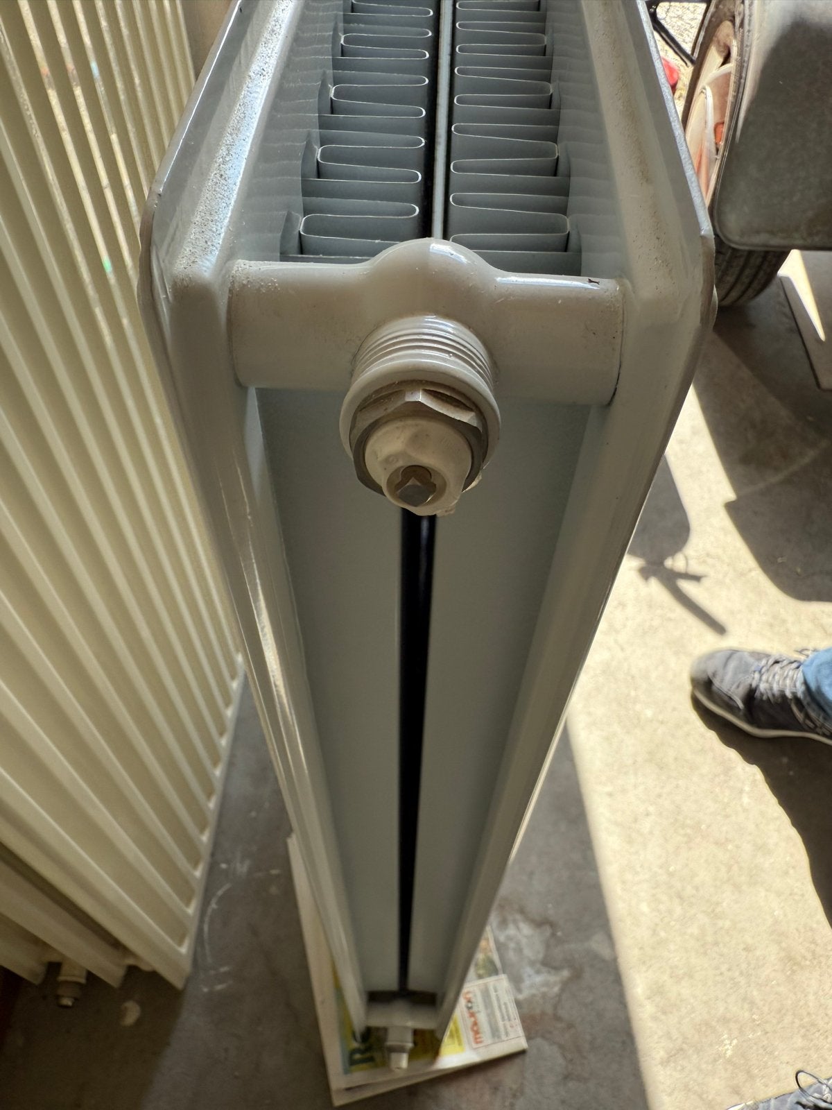 Radiator T22 - compleet met kraan, leiding en muurbeugels., Ophalen, Radiator, Zo goed als nieuw, 60 tot 150 cm